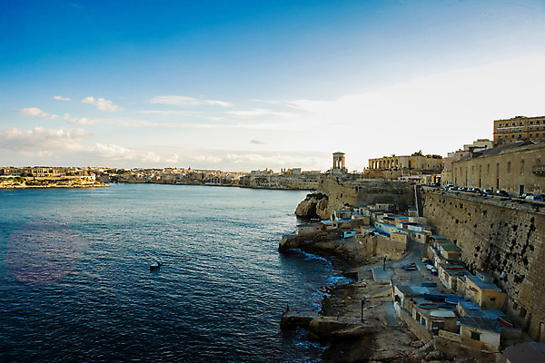 포토 JPG 주간 구름 해외풍경 해외 건축물 바다 외국문화 하늘 풍경 사람없음 야외 도시 성 지중해 몰타 라임스톤성 발레타 국내포토 자연요소 건축 유럽 문화 파일형식