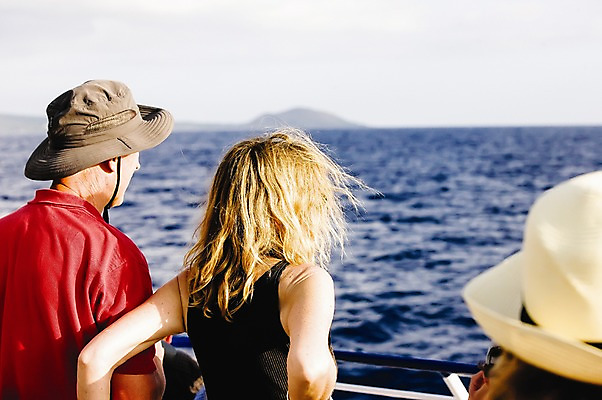 포토 JPG 주간 외국인 해외풍경 해외 커플 여자 남자 바다 여행 사람 풍경 여러명 야외 뒷모습 아웃포커스 하와이 남태평양 국내포토 자연요소 뷰포인트 다수 관계 촬영기법 인종 미국 태평양 파일형식