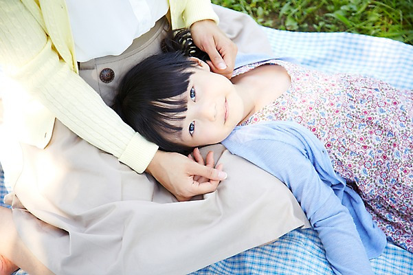 포토 JPG 주간 라이프스타일 공원 여자 딸 행복 여유 어린이 가족 모녀 엄마 휴식 사람 앉기 동양인 소녀 잔디 성인 야외 두명 앞모습 30대 부모 하이앵글 눕기 소풍 한국인 자녀 돗자리 여자만 국내포토 자연요소 식물 공공시설 감정 뷰포인트 컨셉 관계 모션 인종 생활 장년 야외활동 파일형식