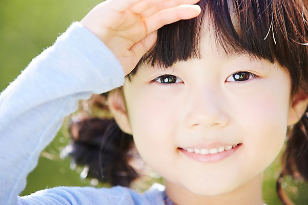 포토 JPG 주간 라이프스타일 공원 여자 행복 여유 얼굴 어린이 한명 미소 웃음 사람 동양인 손짓 소녀 상반신 야외 앞모습 아웃포커스 신체부위 소풍 한국인 상쾌 여자만 여자한명만 어린이만 소녀한명만 국내포토 자연요소 1 공공시설 감정 뷰포인트 모션 촬영기법 표정 인종 생활 야외활동 소녀만 파일형식