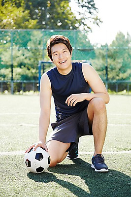 포토 JPG 주간 전신 나무 식물 라이프스타일 공원 남자 축구공 공 그림자 한명 미소 웃음 사람 앉기 동양인 잔디 성인 야외 앞모습 아웃포커스 30대 울타리 운동복 운동 축구 한국인 감독 목표 즐거움 남자만 남자한명만 성인남자만 성인한명만 성인남자한명만 장년만 장년남자만 장년남자한명만 성인만 국내포토 자연요소 직업 1 옷 공공시설 감정 뷰포인트 컨셉 축구용품 모션 촬영기법 표정 건강 인종 생활 장년 담장 구기 파일형식