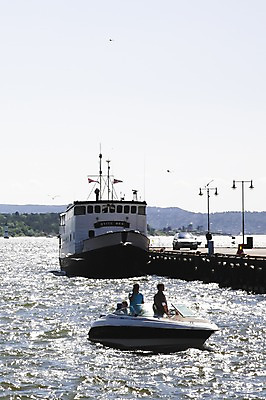 포토 JPG 주간 외국인 해외풍경 여자 남자 유럽 교통수단 바다 교통 요트 유럽풍경 자동차 북유럽 노르웨이 사람 풍경 여러명 야외 관광지 선박 국내포토 자연요소 해외 나라 육상교통 여행 다수 수상교통 배_교통 인종 파일형식