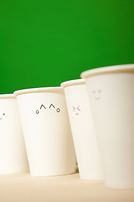 포토 JPG 스튜디오촬영 백그라운드 컨셉 실내 표정 미소 웃음 근접촬영 사람없음 아웃포커스 컵 종이컵 오브젝트 국내포토 식기 뷰포인트 촬영기법 내부 일회용 파일형식