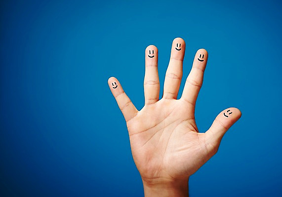 포토 JPG 스튜디오촬영 손 포즈 백그라운드 컨셉 손가락 모션 한손 실내 표정 한명 미소 웃음 사람 손짓 신체부위 다섯손가락 국내포토 1 내부 파일형식