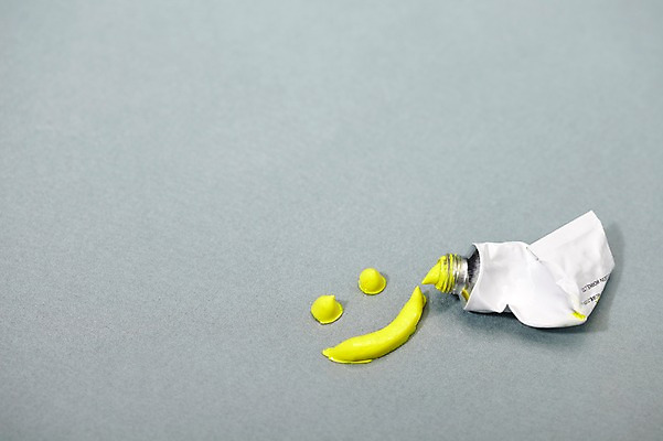 포토 JPG 스튜디오촬영 백그라운드 컨셉 문구용품 실내 표정 미소 웃음 사람없음 물감 오브젝트 국내포토 내부 미술도구 파일형식