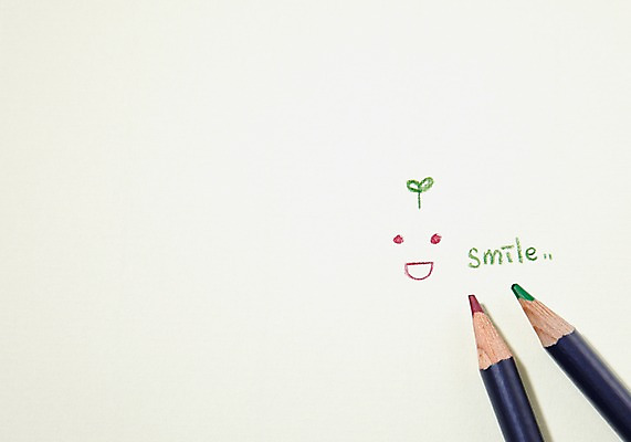 포토 JPG 스튜디오촬영 문자 알파벳 영어 백그라운드 컨셉 문구용품 색연필 실내 표정 미소 웃음 사람없음 단어 필기구 새싹 오브젝트 소문자 국내포토 식물 학용품 내부 파일형식