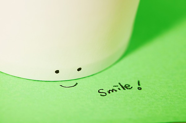 포토 JPG 스튜디오촬영 문자 알파벳 영어 백그라운드 컨셉 실내 표정 미소 웃음 사람없음 컵 단어 종이컵 오브젝트 소문자 국내포토 식기 내부 일회용 파일형식