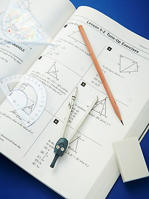 포토 JPG 스튜디오촬영 교육 백그라운드 학용품 실내 사람없음 책 필기구 연필 수학 오브젝트 지우개 삼각자 컴파스 문제 문제집 각도기 국내포토 교과목 문구용품 자 내부 파일형식
