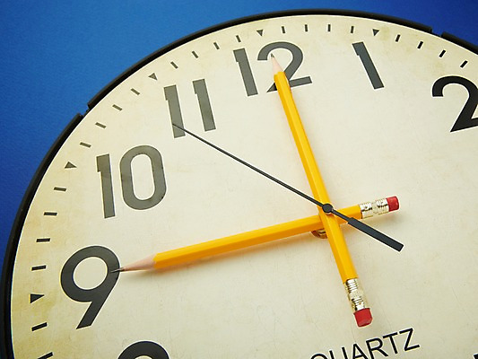 포토 JPG 스튜디오촬영 교육 시계 백그라운드 실내 사람없음 필기구 연필 시간 시곗바늘 오브젝트 분침 시침 초침 국내포토 문구용품 학용품 내부 파일형식