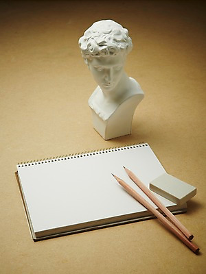 포토 JPG 스튜디오촬영 배너 교육 종이 조각 백그라운드 안내 사각프레임 프레임 알림판 실내 미술 사람없음 필기구 조각상 연필 모형 공책 미술도구 도구 알림 오브젝트 지우개 연습장 석고상 조각_조소 국내포토 문화예술 문구용품 학용품 내부 조형물 사각형 조소 파일형식