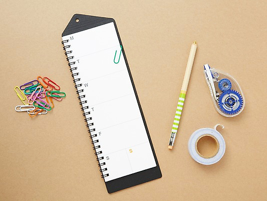 포토 JPG 스튜디오촬영 교육 백그라운드 실내 사람없음 필기구 연필 다이어리 달력 흰색 날짜 계획 오브젝트 지우개 클립 테이프 스케줄러 연필깎이 국내포토 컬러 컨셉 문구용품 학용품 내부 사무용품 파일형식