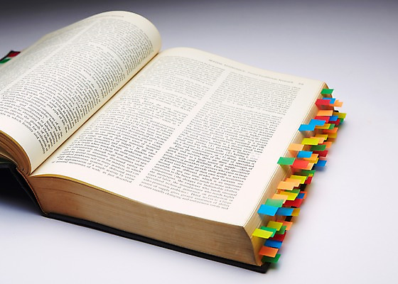 포토 JPG 스튜디오촬영 문자 영어 교육 백그라운드 교재 실내 사람없음 책 펼침 오브젝트 사전 영어사전 국내포토 모션 내부 파일형식