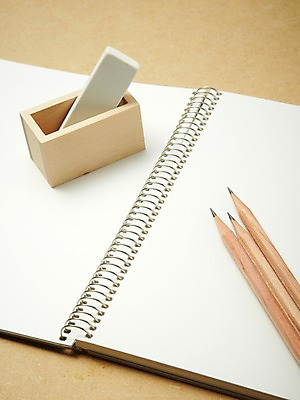 포토 JPG 스튜디오촬영 교육 종이 백그라운드 문구용품 실내 통 사람없음 필기구 연필 공책 오브젝트 지우개 연습장 국내포토 학용품 내부 파일형식