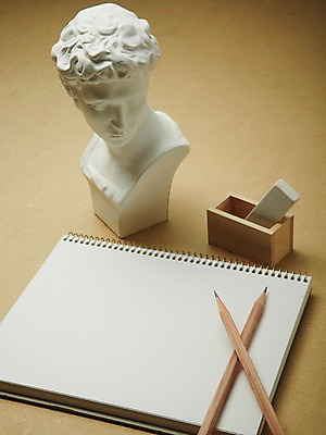 포토 JPG 스튜디오촬영 배너 교육 종이 조각 백그라운드 안내 사각프레임 프레임 알림판 실내 미술 사람없음 필기구 조각상 연필 공책 미술도구 알림 오브젝트 지우개 연습장 석고상 조각_조소 국내포토 문화예술 문구용품 학용품 내부 조형물 사각형 조소 파일형식