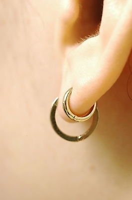 포토 JPG 신체 장신구 한명 사람 근접촬영 신체부위 귀걸이 귀 금귀걸이 국내포토 1 뷰포인트 파일형식