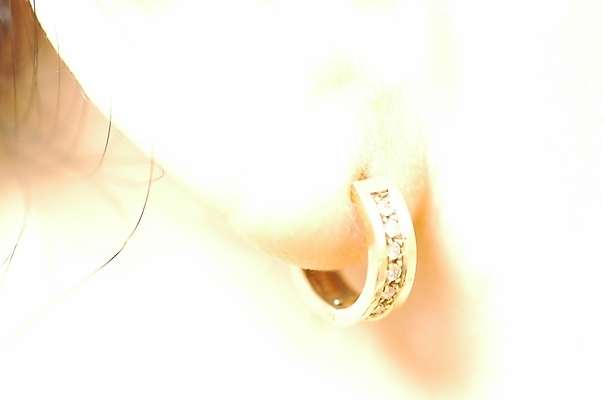 포토 JPG 스튜디오촬영 여자 얼굴 신체 장신구 실내 한명 사람 근접촬영 신체부위 귀걸이 귀 여자만 여자한명만 국내포토 1 뷰포인트 내부 파일형식