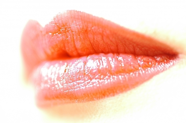 포토 JPG 스튜디오촬영 여자 컬러 신체 실내 한명 사람 근접촬영 신체부위 빨간색 화장 립스틱 입 피부 입술 빨간립스틱 립메이크업 옆 여자만 여자한명만 국내포토 1 뷰포인트 내부 뷰티 화장품 파일형식