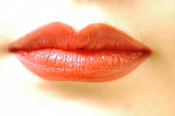 포토 JPG 스튜디오촬영 여자 컬러 신체 실내 한명 사람 근접촬영 신체부위 빨간색 화장 립스틱 입 피부 입술 빨간립스틱 립메이크업 여자만 여자한명만 국내포토 1 뷰포인트 내부 뷰티 화장품 파일형식