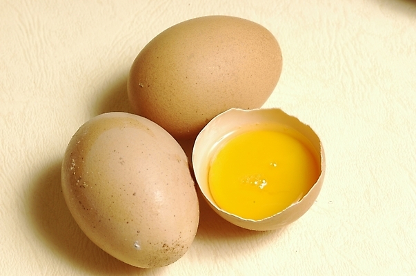 포토 JPG 스튜디오촬영 음식 식재료 재료 실내 근접촬영 사람없음 하이앵글 계란 알 계란껍데기 노른자 깨짐 날계란 국내포토 뷰포인트 컨셉 내부 파일형식