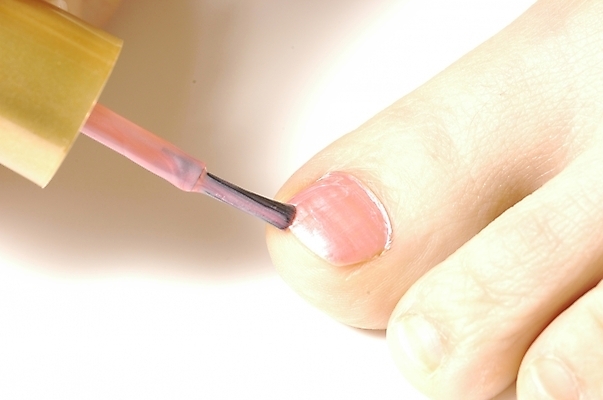 포토 JPG 스튜디오촬영 분홍색 발 실내 사람 근접촬영 신체부위 하이앵글 화장 네일아트 매니큐어 발가락 발톱 페디큐어 풋케어 국내포토 뷰포인트 컬러 내부 뷰티 화장품 피부관리 파일형식