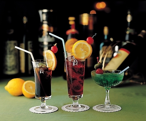 포토 웰빙 음료 술병 디저트 잔 주류 실내 빨대 사람없음 칵테일 체리 레몬 슬라이스 콜라 버번 버번콕 위스키 페퍼민트 국내포토 식기 음식 과일 병_용기 내부 민트 탄산음료 파일형식