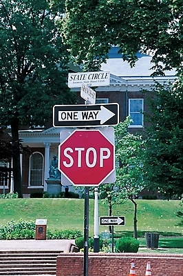 포토 주간 해외풍경 시설물 현대건축 건축 도로 길 거리 안내 주택 알림판 사람없음 야외 건물 마을 표지판 정지 일방통행 국내포토 자연요소 해외 건축물 교통시설 모션 풍경 통행 파일형식