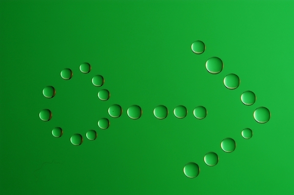 포토 JPG 문자 기호 여자 화살표 백그라운드 표시 화살 초록색 물 물방울 방향 남자기호 여자만 국내포토 자연요소 컬러 사람 성별기호 파일형식