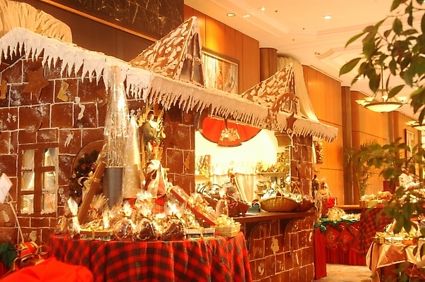 포토 JPG 기념일 건축 크리스마스장식 크리스마스 크리스마스용품 조명 주택 실내 선물 이벤트 사람없음 장식 모형 오브젝트 산타클로스집 국내포토 내부 건물 용품 파일형식