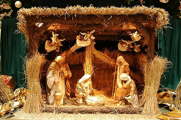 포토 JPG 기독교 종교 인형 크리스마스 조명 사람없음 모형 예수 볏짚 마네킹 성경이야기 마리아 예수탄생 마굿간 동방박사 말구유 국내포토 기념일 이야기 신_종교 짚 외양간 파일형식