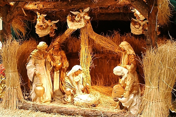 포토 JPG 기독교 종교 인형 크리스마스 조명 사람없음 모형 예수 볏짚 마네킹 성경이야기 마리아 예수탄생 마굿간 동방박사 말구유 국내포토 기념일 이야기 신_종교 짚 외양간 파일형식