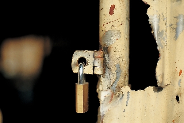 포토 JPG 생활용품 열쇠 자물쇠 사람없음 잠금 보안 파이프 보안장치 쇠파이프 국내포토 안전 장비 오브젝트 파일형식