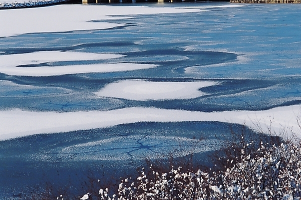 포토 JPG 주간 사계절 계절 호수 백그라운드 겨울 자연 풍경 사람없음 야외 강 얼음 눈 살얼음 국내포토 자연요소 날씨 생태계 파일형식