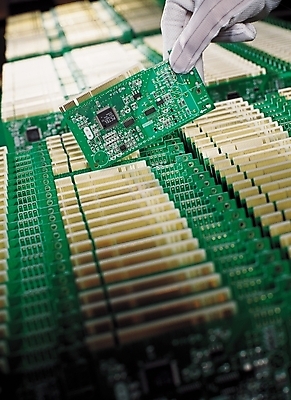 포토 시설물 손 현대건축 건축 산업 과학 공장 첨단산업 알림판 신체부위 산업시설 하이테크 반도체 국내포토 건축물 공업 기술 사람 파일형식