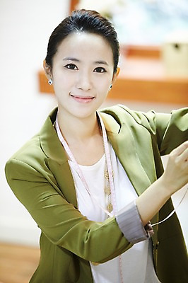 포토 JPG 스튜디오촬영 직업 우먼라이프 라이프스타일 디자인 여자 패션 실내 줄자 한명 미소 웃음 사람 동양인 상반신 20대 성인 앞모습 아웃포커스 한국인 전문직 마네킹 디자이너 패션디자이너 의상디자인 의상시안 여자만 여자한명만 성인여자만 청년만 청년여자만 성인한명만 청년여자한명만 성인여자한명만 성인만 국내포토 1 뷰포인트 시안 촬영기법 표정 자 인종 청년 내부 생활 파일형식