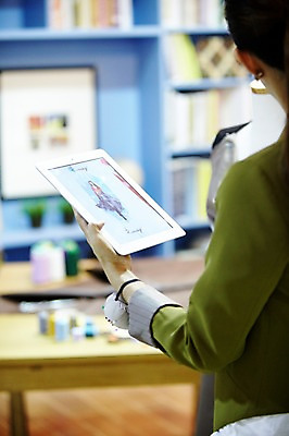 포토 JPG 스튜디오촬영 직업 우먼라이프 라이프스타일 디자인 여자 패션 탁자 책장 실내 한명 들기 사람 동양인 상반신 20대 성인 옆모습 아웃포커스 태블릿 한국인 전문직 디자이너 패션디자이너 바늘꽂이 의상디자인 의상시안 여자만 여자한명만 성인여자만 청년만 청년여자만 성인한명만 청년여자한명만 성인여자한명만 성인만 국내포토 1 뷰포인트 가구 모션 시안 촬영기법 인종 청년 내부 생활 전자제품 스마트기기 꽂이 파일형식