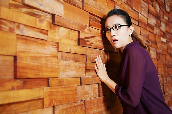 포토 JPG 스튜디오촬영 직업 우먼라이프 라이프스타일 여자 안경 벽 비즈니스 실내 한명 사람 동양인 정장 상반신 20대 성인 옆모습 놀람 듣기 한국인 직장인 비즈니스우먼 엿듣기 호기심 여자만 여자한명만 성인여자만 청년만 청년여자만 성인한명만 청년여자한명만 성인여자한명만 성인만 안경낌 국내포토 1 잡화 옷 감정 뷰포인트 컨셉 모션 표정 인종 청년 내부 생활 파일형식