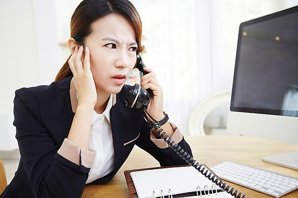 포토 JPG 스튜디오촬영 직업 우먼라이프 라이프스타일 여자 비즈니스 스트레스 실내 한명 들기 사람 동양인 정장 상반신 20대 성인 아웃포커스 컴퓨터 모니터 다이어리 한국인 키보드 업무 직장인 비즈니스우먼 작업실 찡그림 전화기 책상 통화 여자만 여자한명만 성인여자만 청년만 청년여자만 성인한명만 청년여자한명만 성인여자한명만 성인만 국내포토 1 옷 가구 모션 촬영기법 표정 인종 청년 내부 생활 전자제품 사무용품 작업 파일형식