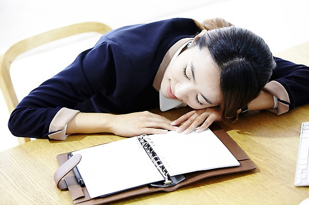 포토 JPG 스튜디오촬영 직업 우먼라이프 라이프스타일 여자 엎드리기 비즈니스 휴식 실내 한명 사람 동양인 정장 상반신 20대 성인 앞모습 다이어리 한국인 잠 직장인 비즈니스우먼 책상 낮잠 여자만 여자한명만 성인여자만 청년만 청년여자만 성인한명만 청년여자한명만 성인여자한명만 성인만 국내포토 1 옷 뷰포인트 가구 컨셉 모션 인종 청년 내부 생활 사무용품 파일형식