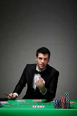 포토 JPG 스튜디오촬영 서양인 외국인 백인 해외기획촬영 라이프스타일 2012년태국 남자 맨라이프 회색배경 담배 실내 한명 사람 정장 상반신 성인 앞모습 30대 게임 트럼프 포커칩 도박 카지노 딜러 포커 재떨이 도박장 남자만 남자한명만 성인남자만 성인한명만 성인남자한명만 장년만 장년남자만 장년남자한명만 성인만 국내포토 놀이칩 1 옷 뷰포인트 백그라운드 놀이 인종 내부 생활 장년 놀이용품 회색 파일형식