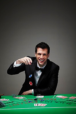 포토 JPG 스튜디오촬영 서양인 외국인 백인 해외기획촬영 라이프스타일 2012년태국 남자 맨라이프 회색배경 성공 담배 실내 한명 미소 웃음 사람 정장 상반신 성인 앞모습 30대 게임 우승 트럼프 포커칩 도박 카지노 딜러 포커 재떨이 획득 도박장 남자만 남자한명만 성인남자만 성인한명만 성인남자한명만 장년만 장년남자만 장년남자한명만 성인만 국내포토 놀이칩 1 옷 뷰포인트 백그라운드 컨셉 놀이 표정 인종 내부 생활 장년 놀이용품 회색 최고 파일형식