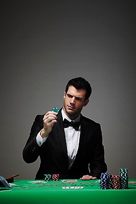 포토 JPG 스튜디오촬영 서양인 외국인 백인 해외기획촬영 라이프스타일 2012년태국 남자 맨라이프 회색배경 담배 실내 한명 들기 사람 정장 상반신 성인 앞모습 30대 게임 트럼프 포커칩 도박 카지노 딜러 포커 재떨이 도박장 남자만 남자한명만 성인남자만 성인한명만 성인남자한명만 장년만 장년남자만 장년남자한명만 성인만 국내포토 놀이칩 1 옷 뷰포인트 백그라운드 모션 놀이 인종 내부 생활 장년 놀이용품 회색 파일형식