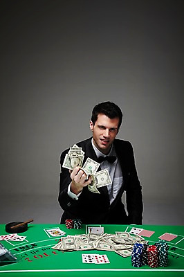 포토 JPG 스튜디오촬영 서양인 외국인 백인 해외기획촬영 라이프스타일 2012년태국 남자 맨라이프 돈 회색배경 성공 담배 실내 한명 미소 웃음 들기 사람 정장 상반신 성인 앞모습 30대 게임 우승 트럼프 포커칩 도박 돈다발 카지노 딜러 포커 재떨이 획득 도박장 남자만 남자한명만 성인남자만 성인한명만 성인남자한명만 장년만 장년남자만 장년남자한명만 성인만 국내포토 놀이칩 1 옷 뷰포인트 백그라운드 컨셉 모션 놀이 표정 인종 내부 생활 장년 놀이용품 회색 최고 재산 파일형식