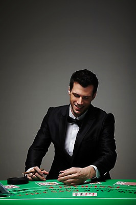 포토 JPG 스튜디오촬영 서양인 외국인 백인 해외기획촬영 라이프스타일 2012년태국 남자 맨라이프 회색배경 담배 실내 한명 미소 웃음 사람 정장 상반신 성인 앞모습 30대 게임 트럼프 포커칩 도박 카지노 딜러 포커 재떨이 도박장 남자만 남자한명만 성인남자만 성인한명만 성인남자한명만 장년만 장년남자만 장년남자한명만 성인만 국내포토 놀이칩 1 옷 뷰포인트 백그라운드 놀이 표정 인종 내부 생활 장년 놀이용품 회색 파일형식