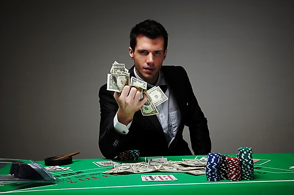 포토 JPG 스튜디오촬영 서양인 외국인 백인 해외기획촬영 라이프스타일 2012년태국 남자 맨라이프 돈 회색배경 성공 담배 실내 한명 들기 사람 정장 상반신 성인 앞모습 30대 게임 우승 트럼프 포커칩 도박 돈다발 카지노 딜러 포커 재떨이 획득 도박장 남자만 남자한명만 성인남자만 성인한명만 성인남자한명만 장년만 장년남자만 장년남자한명만 성인만 국내포토 놀이칩 1 옷 뷰포인트 백그라운드 컨셉 모션 놀이 인종 내부 생활 장년 놀이용품 회색 최고 재산 파일형식