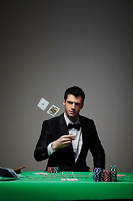 포토 JPG 스튜디오촬영 서양인 외국인 백인 해외기획촬영 라이프스타일 2012년태국 남자 맨라이프 회색배경 담배 실내 한명 사람 정장 상반신 성인 앞모습 30대 게임 트럼프 던지기 포커칩 도박 카지노 딜러 포커 재떨이 도박장 남자만 남자한명만 성인남자만 성인한명만 성인남자한명만 장년만 장년남자만 장년남자한명만 성인만 국내포토 놀이칩 1 옷 뷰포인트 백그라운드 모션 놀이 인종 내부 생활 장년 놀이용품 회색 파일형식