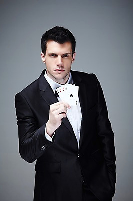 포토 JPG 스튜디오촬영 서양인 외국인 백인 해외기획촬영 라이프스타일 2012년태국 남자 맨라이프 회색배경 실내 한명 사람 정장 상반신 성인 앞모습 30대 게임 트럼프 도박 카지노 딜러 포커 도박장 남자만 남자한명만 성인남자만 성인한명만 성인남자한명만 장년만 장년남자만 장년남자한명만 성인만 국내포토 1 옷 뷰포인트 백그라운드 놀이 인종 내부 생활 장년 놀이용품 회색 파일형식