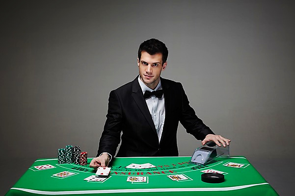 포토 JPG 스튜디오촬영 서양인 외국인 백인 해외기획촬영 라이프스타일 2012년태국 남자 맨라이프 회색배경 실내 한명 사람 정장 상반신 성인 앞모습 30대 게임 트럼프 포커칩 도박 카지노 딜러 포커 재떨이 도박장 남자만 남자한명만 성인남자만 성인한명만 성인남자한명만 장년만 장년남자만 장년남자한명만 성인만 국내포토 놀이칩 1 옷 뷰포인트 백그라운드 놀이 인종 내부 생활 장년 놀이용품 회색 파일형식