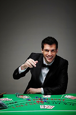 포토 JPG 스튜디오촬영 서양인 외국인 백인 해외기획촬영 라이프스타일 2012년태국 남자 맨라이프 회색배경 담배 실내 한명 미소 웃음 사람 정장 상반신 성인 앞모습 30대 게임 트럼프 포커칩 도박 카지노 딜러 포커 재떨이 도박장 남자만 남자한명만 성인남자만 성인한명만 성인남자한명만 장년만 장년남자만 장년남자한명만 성인만 국내포토 놀이칩 1 옷 뷰포인트 백그라운드 놀이 표정 인종 내부 생활 장년 놀이용품 회색 파일형식