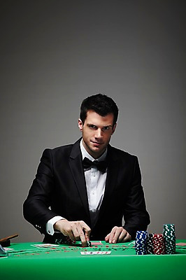 포토 JPG 스튜디오촬영 서양인 외국인 백인 해외기획촬영 라이프스타일 2012년태국 남자 맨라이프 회색배경 담배 실내 한명 사람 정장 상반신 성인 앞모습 30대 게임 트럼프 포커칩 도박 카지노 딜러 포커 재떨이 도박장 남자만 남자한명만 성인남자만 성인한명만 성인남자한명만 장년만 장년남자만 장년남자한명만 성인만 국내포토 놀이칩 1 옷 뷰포인트 백그라운드 놀이 인종 내부 생활 장년 놀이용품 회색 파일형식