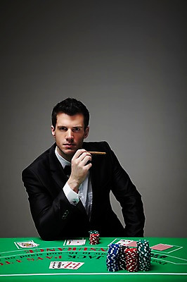 포토 JPG 스튜디오촬영 서양인 외국인 백인 해외기획촬영 라이프스타일 2012년태국 남자 맨라이프 회색배경 담배 실내 한명 사람 정장 경기 상반신 성인 앞모습 30대 게임 트럼프 포커칩 도박 카지노 딜러 포커 도박장 남자만 남자한명만 성인남자만 성인한명만 성인남자한명만 장년만 장년남자만 장년남자한명만 성인만 국내포토 놀이칩 1 옷 스포츠 뷰포인트 백그라운드 놀이 인종 내부 생활 장년 놀이용품 회색 파일형식